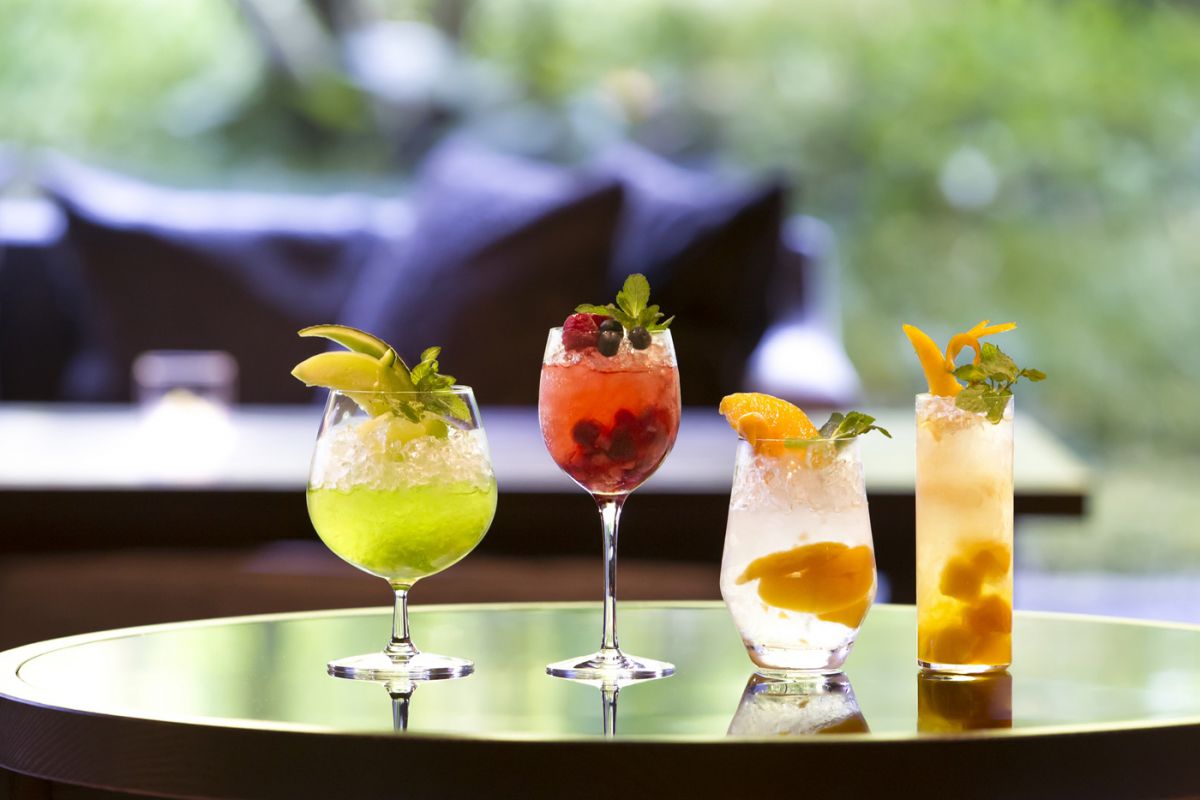 フルーツをたっぷり使ったカクテルは女性に人気。インスタ映えもバッチリです／箱根小涌園 天悠