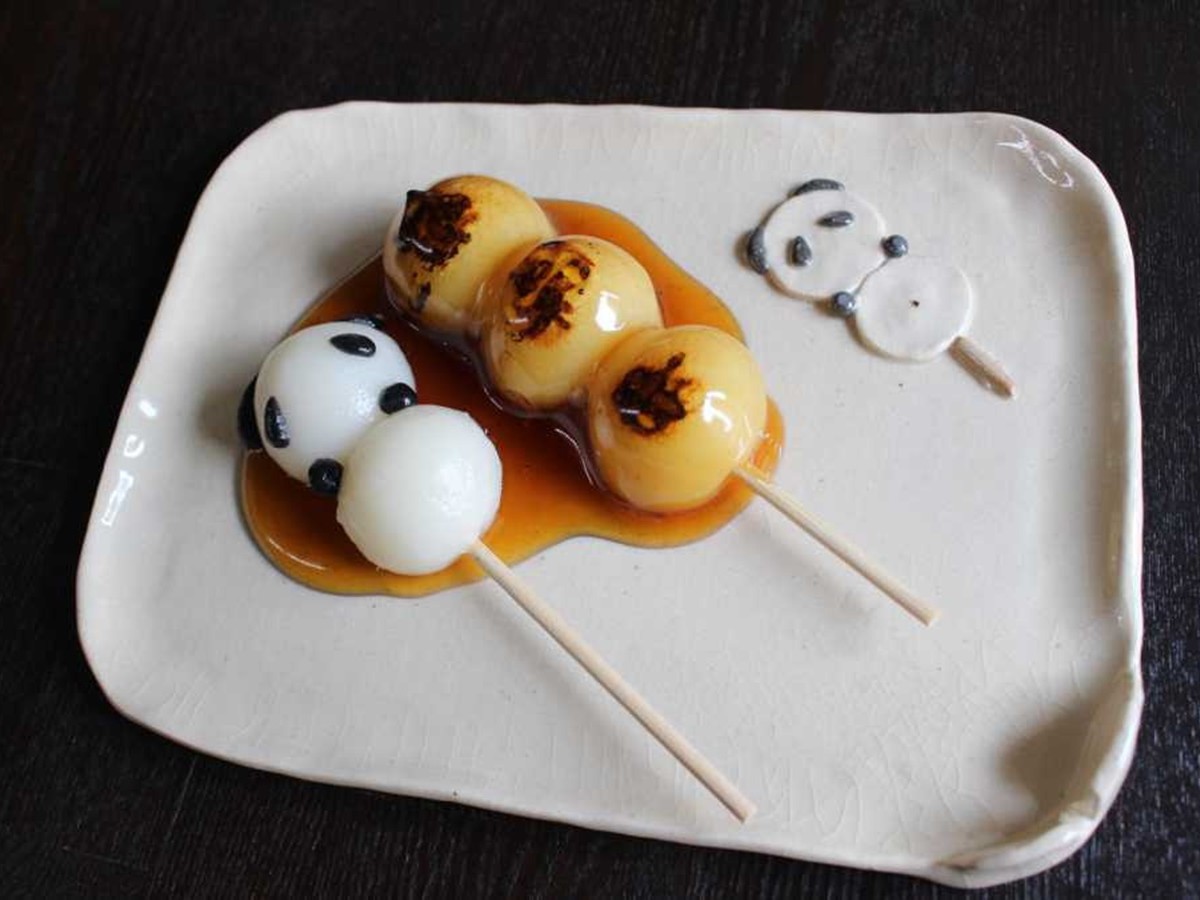 左から、ぱんだんご150円、みたらし団子100円