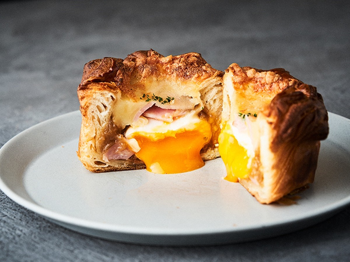 HANJUKU KYOTO(EGG with Onion saute & Bacon Danish)450円(税込)