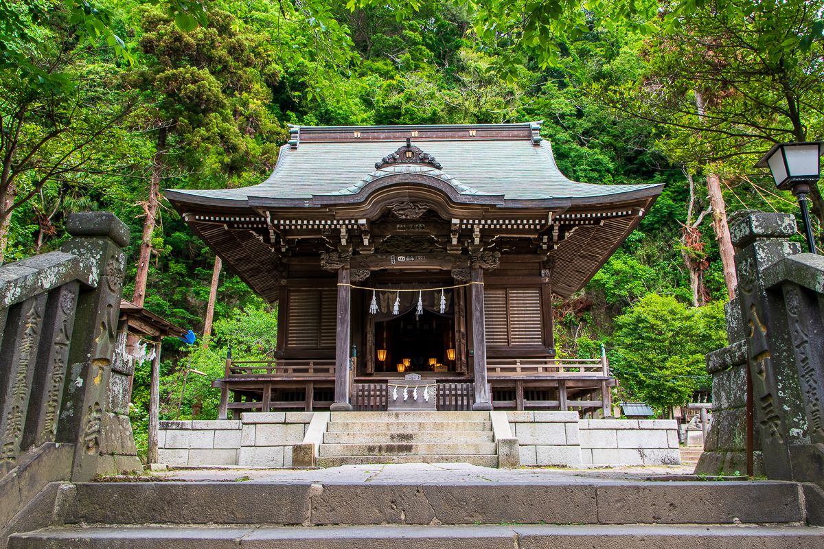 鎌倉　御霊神社 鎌倉あじさい観光の新定番!?「御霊神社」の御朱印帳には今だけの特別な秘密も｜るるぶ&more.