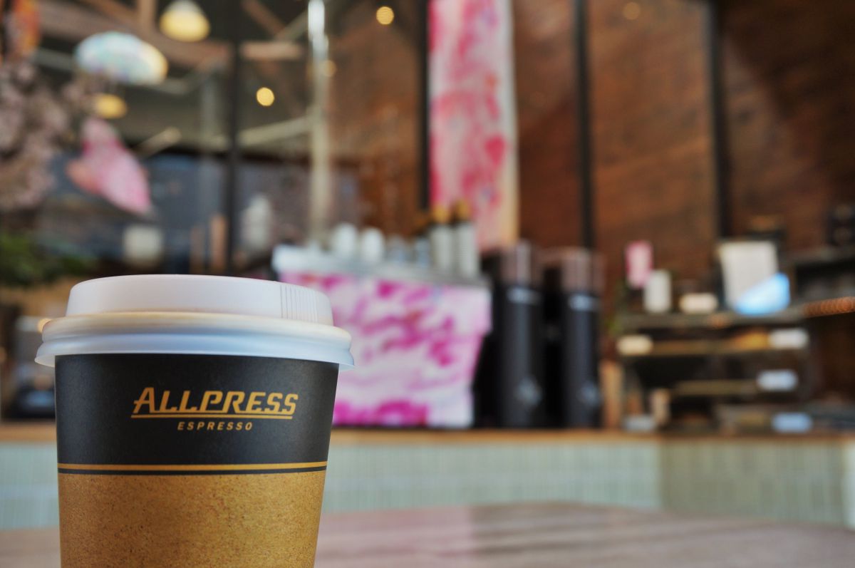 「Long Black（ロング・ブラック）」 税込450円、「Flat White（フラット・ホワイト）」 税込480円