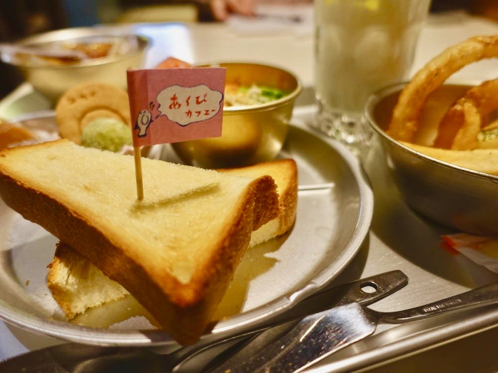 広島・尾道「あくび カフェー」で給食風ランチ♬黒板、銀食器で懐かしい気分に