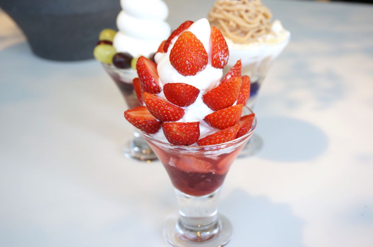 「贅沢いちご」（1300円税抜）