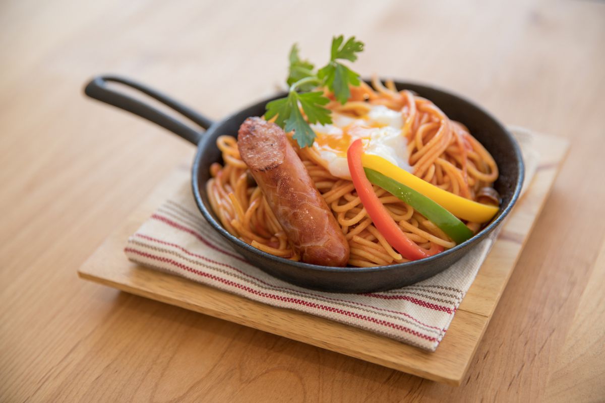 懐かしの鉄板ナポリタン1026円