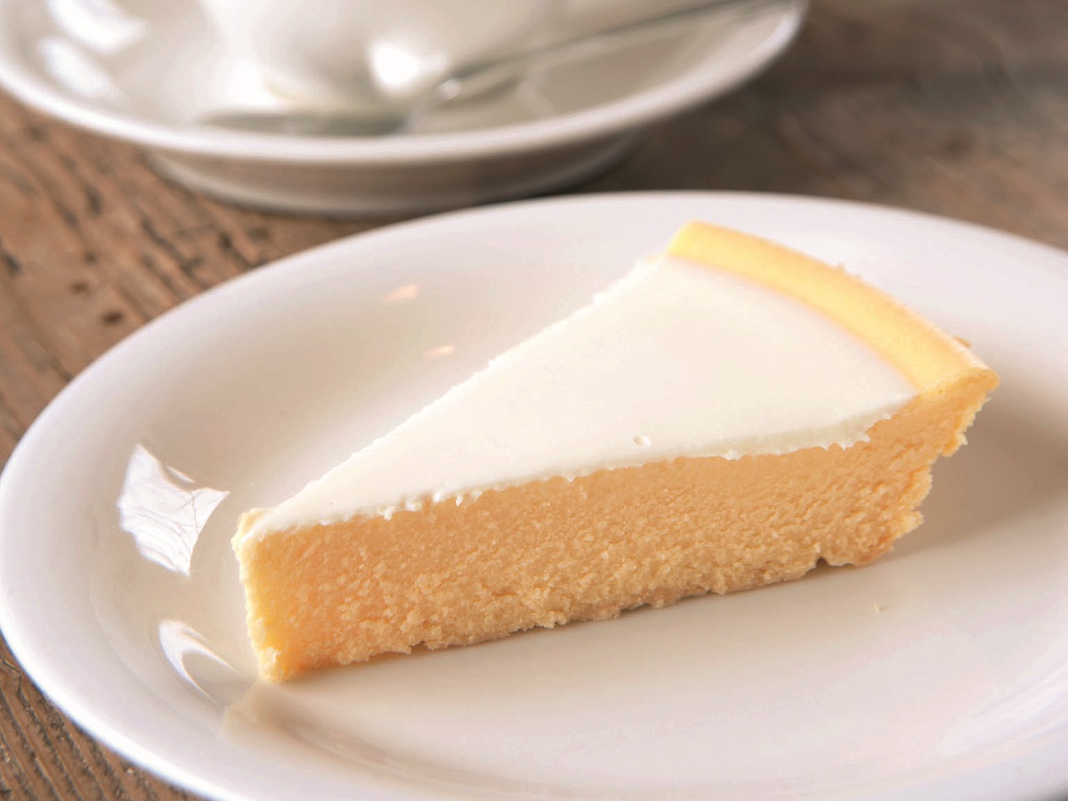 ニルバーナ1ピース432円（ドリンク324円～）。デンマーク産クリームムーズ、玉子、砂糖のみを使用。仕上げにサワークリームがのる