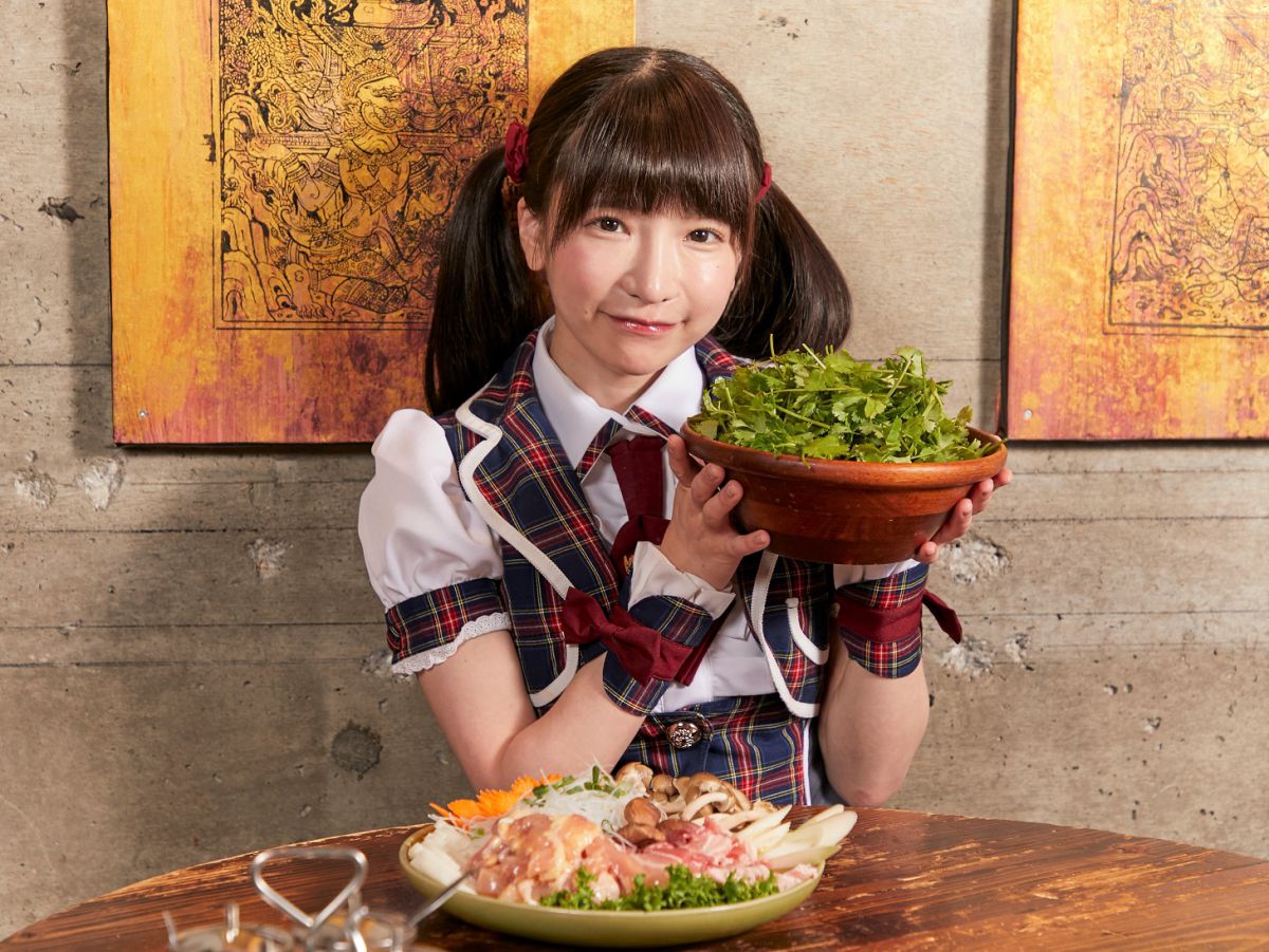 パクチー鍋 1人前2480円～（注文は2人前から） ※パクチーが売切れ次第終了