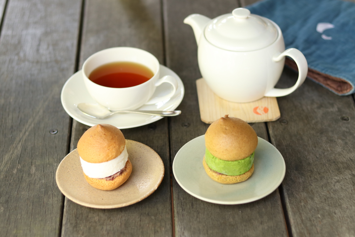 空気ケーキ （左）プレーン 216円、（右）抹茶 291円