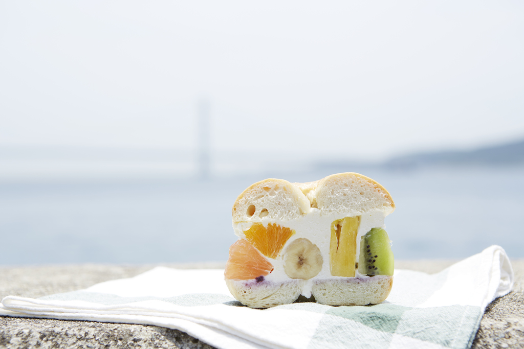 にじいろサンド　480円　※フルーツは季節によって変わります