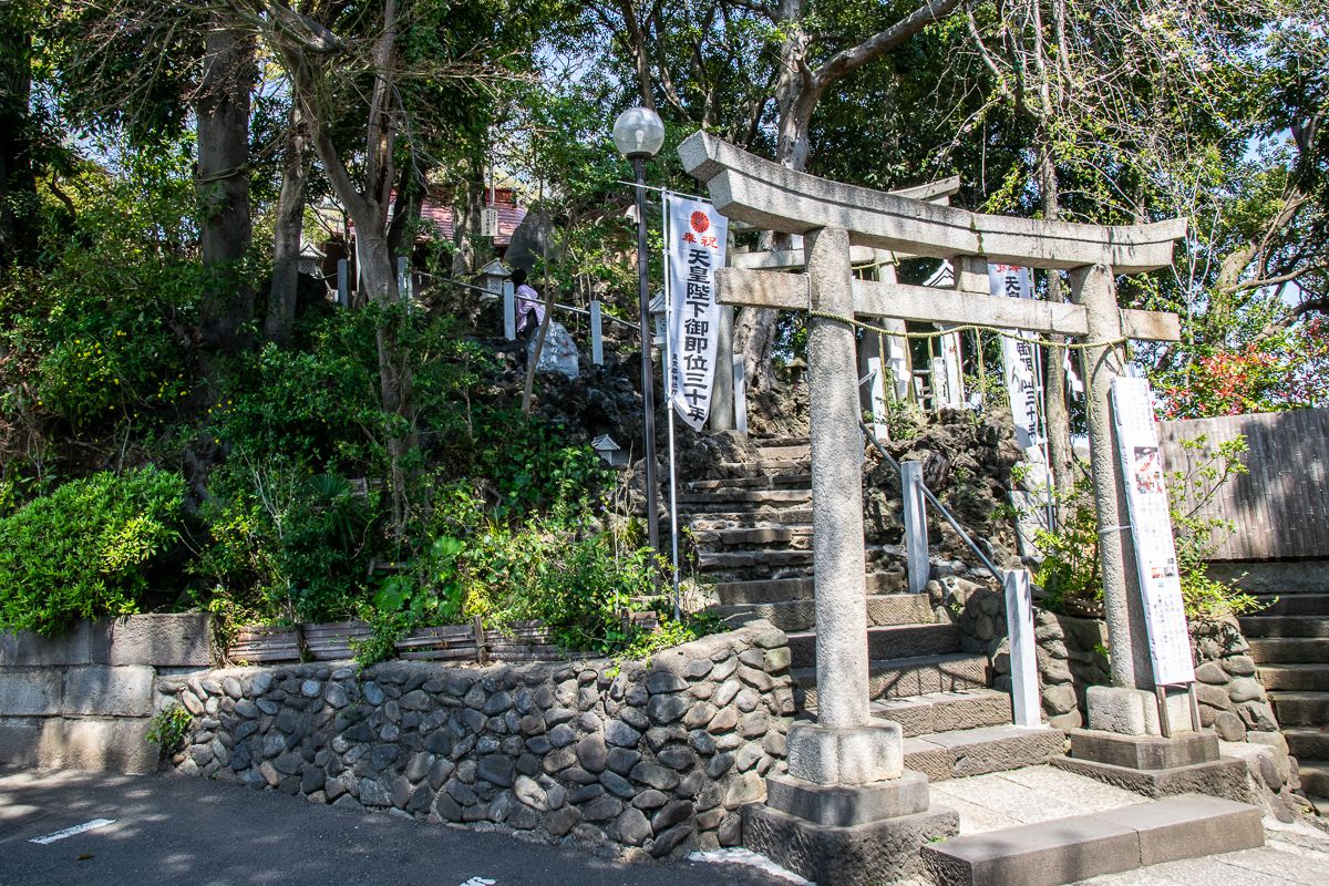 途中には小さな滝もあり、まるで富士登山の気分
