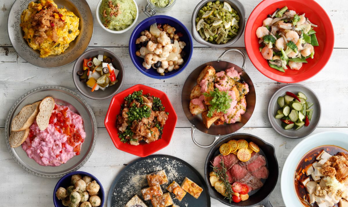 目にも鮮やかなプレートたち。洋食と中華、迷ったらもちろん両方オーダー／HOTEL THE KNOT YOKOHAMA