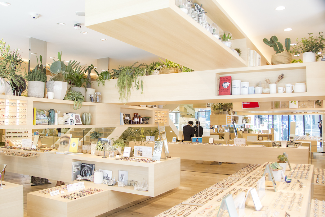 イベントスペースも併設された旗艦店「JINS渋谷店」