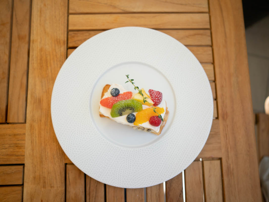 季節のフルーツスモーブロー 680円