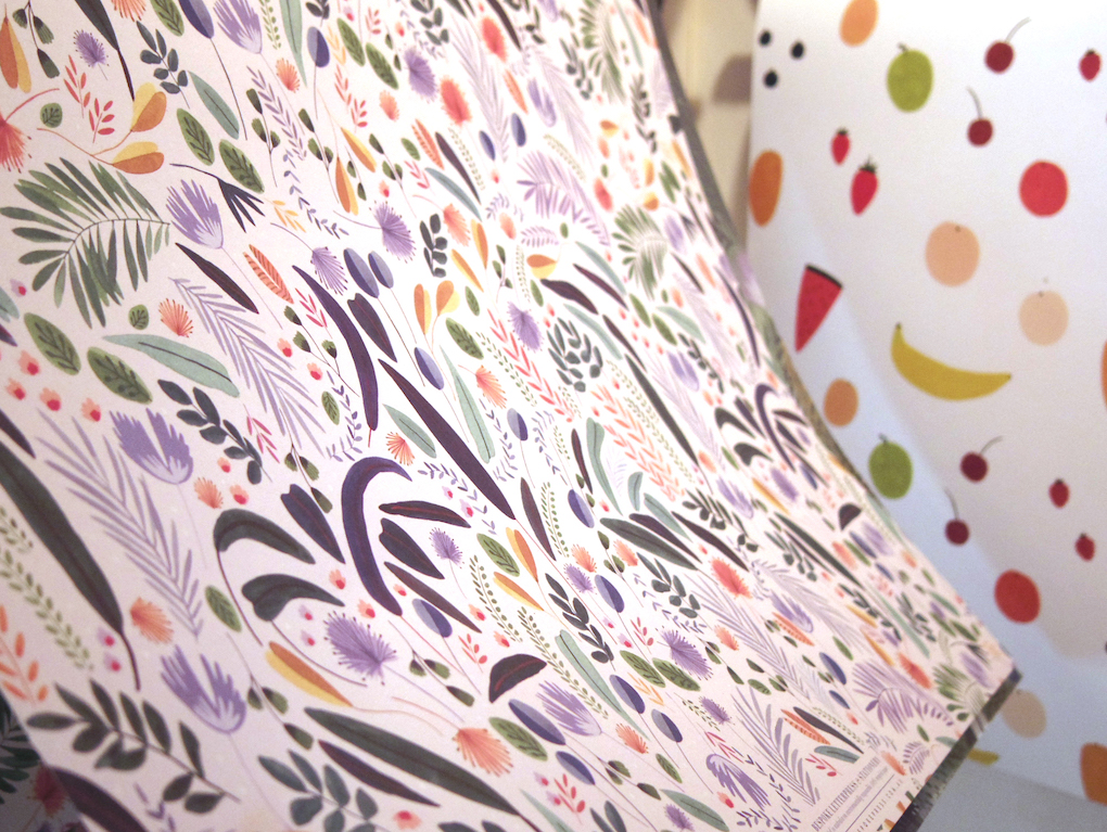 両面柄ともに柄の入ったオーストラリアのラッピングペーパー（1枚734円）