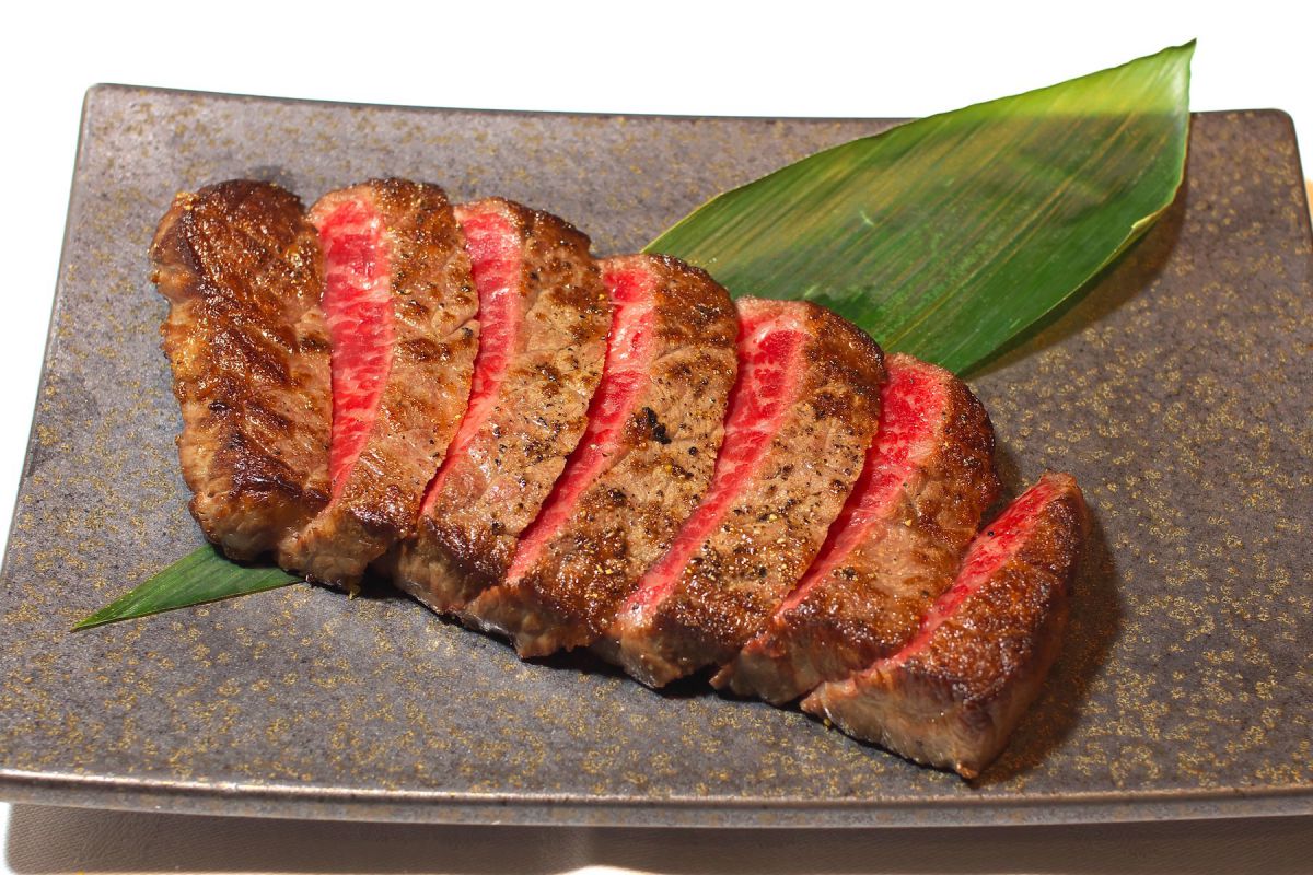 「うにと味わう壱岐牛ステーキ」／うに屋のあまごころ