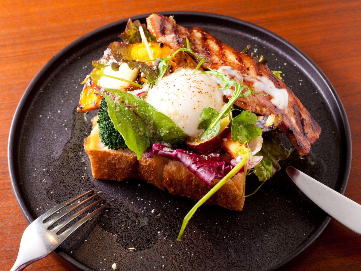 温泉卵 プラス100円、自家製ベーコン プラス150円