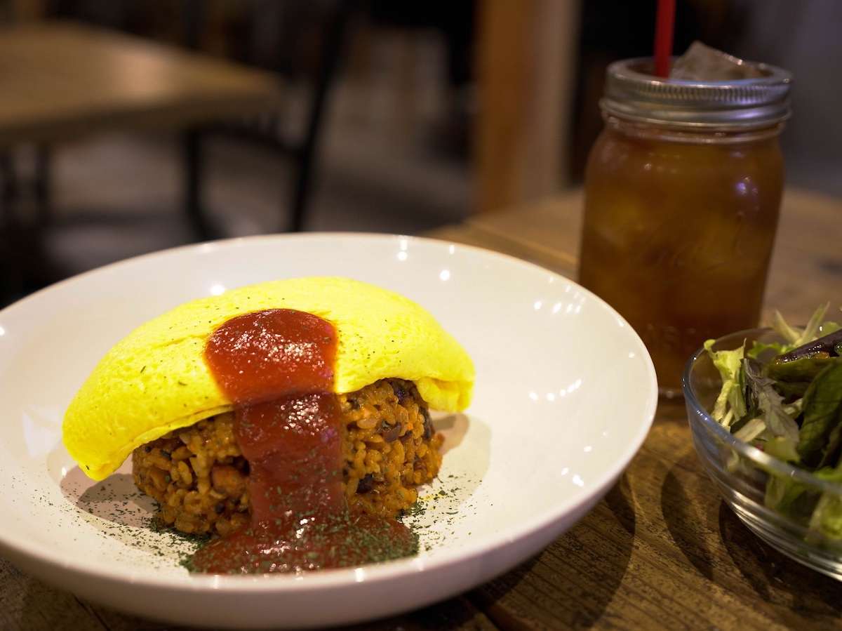 有名建築家がデザインした広島カフェ。ふわふわオムライスを召し上がれ