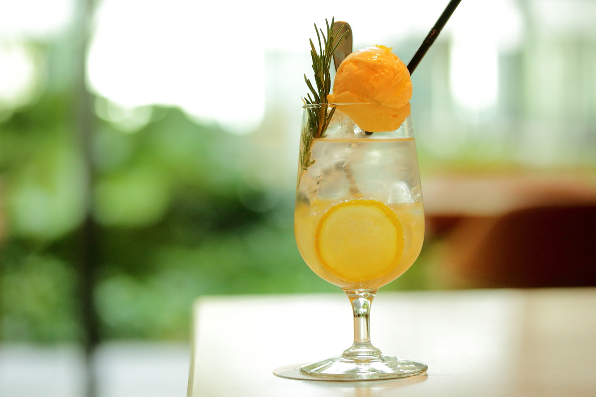 はちみつレモンのクリームソーダ　900円（サービス料込）