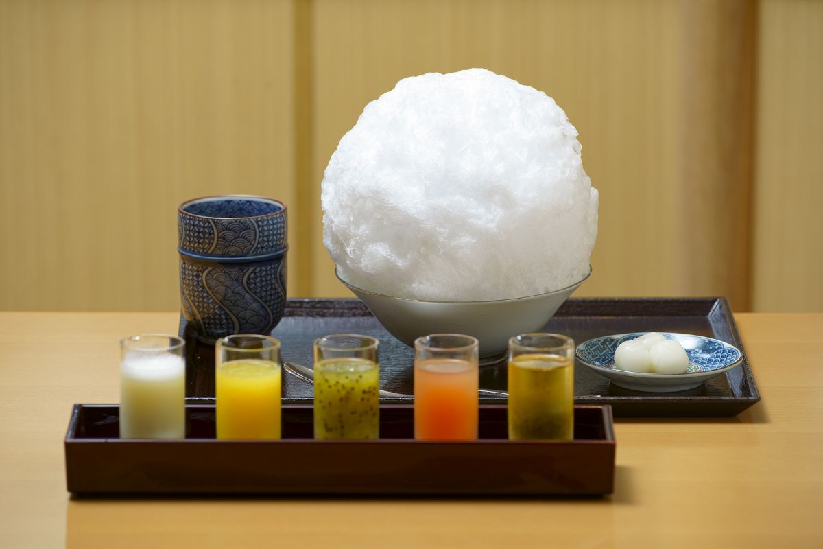 5色氷の「彩雲」1400円