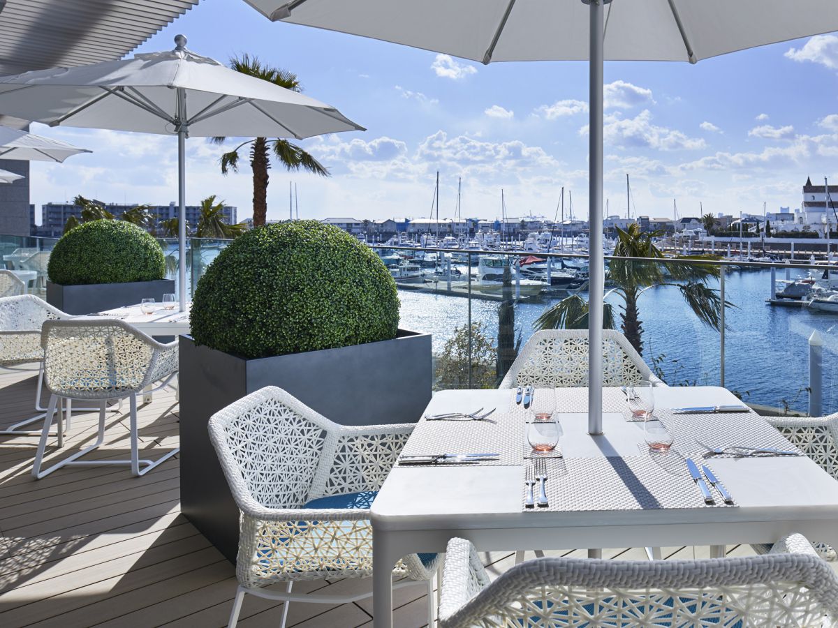 神戸女子の憧れ。景色も料理も超一流のおもてなしを体験できるレストランへ