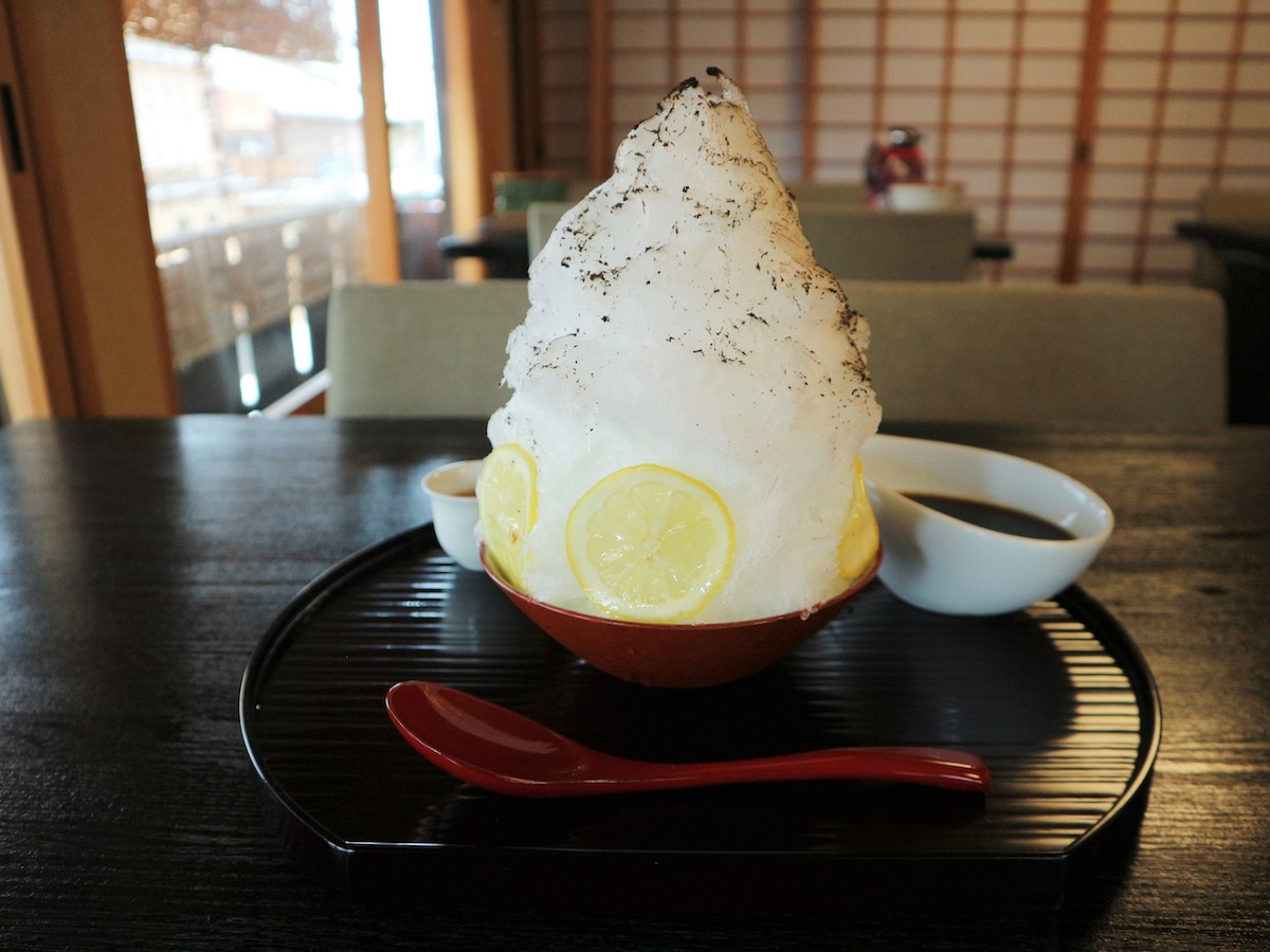 氷にもこだわりあり！行列のできる甘味処の絶品シャクシャクかき氷