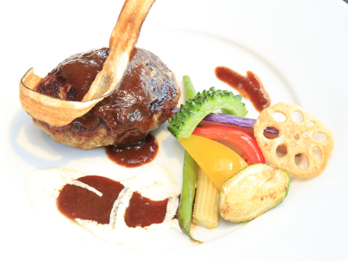 宮古牛のハンバーグ自家製デミグラスソース　1706円