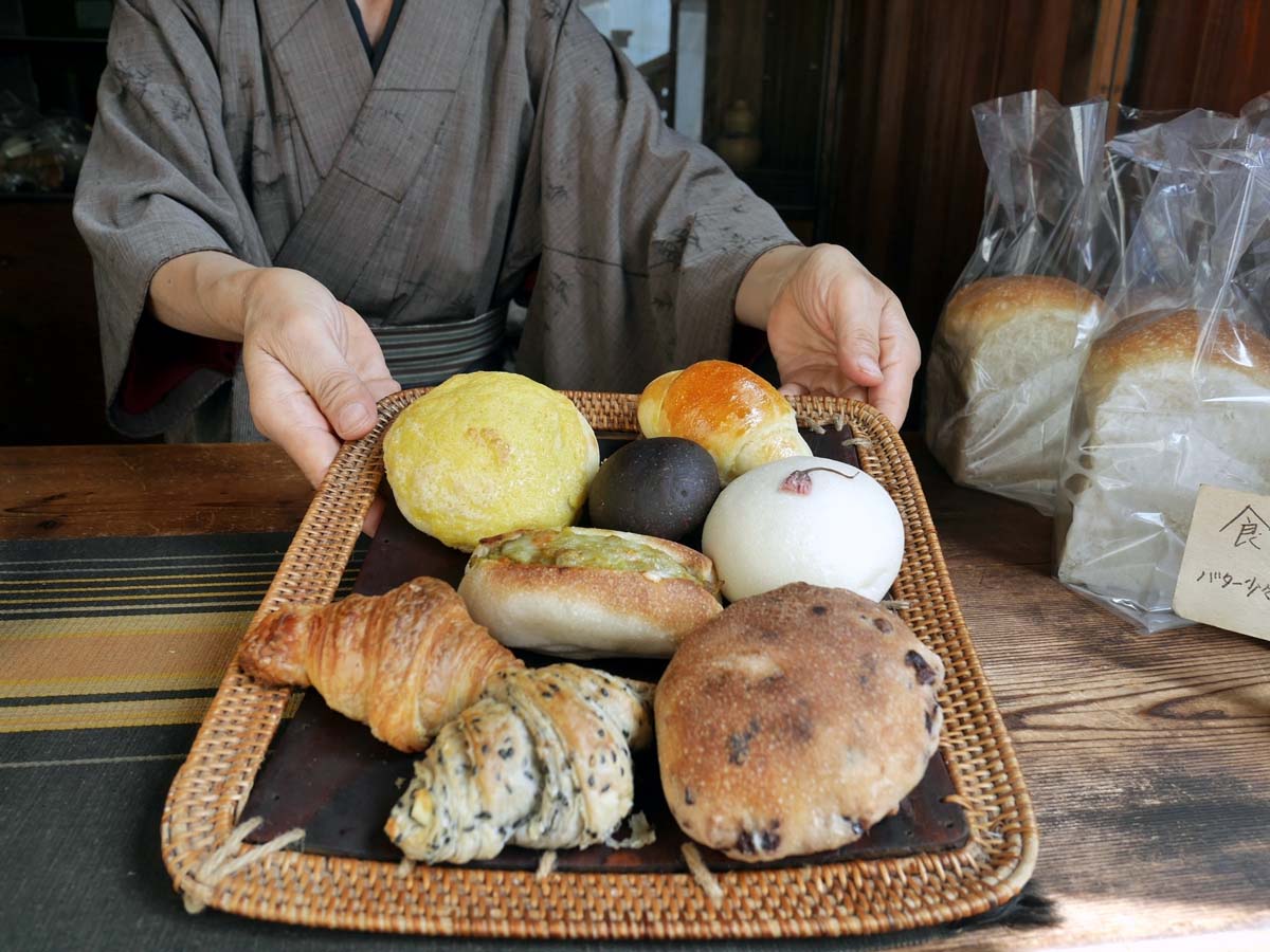 週3日しかオープンしない！絶品パンが揃う”まるで昭和”なパン屋さん