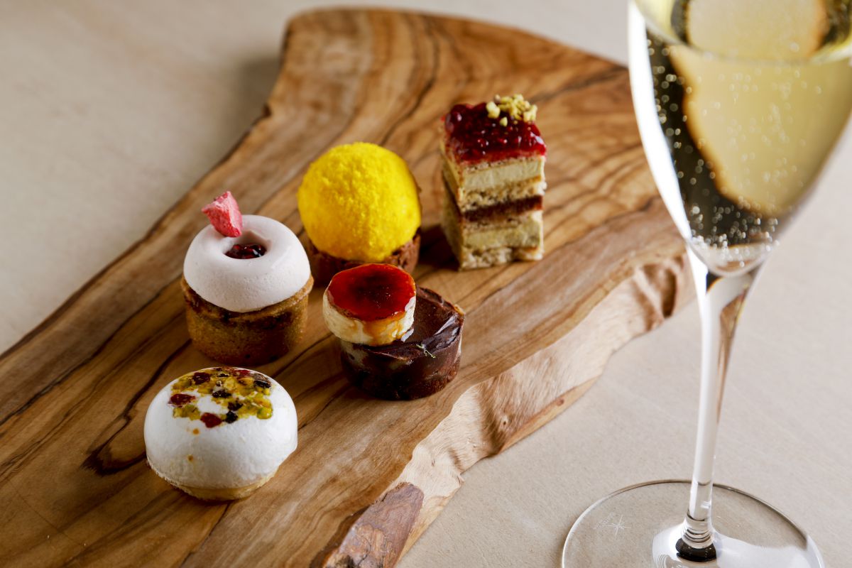 (手前から)ミエル250円、プラタノ250円、プリマヴェーラ300円、カグノミ290円、ピスタッキオ290円、スパークリングワイン600円※全て税抜き