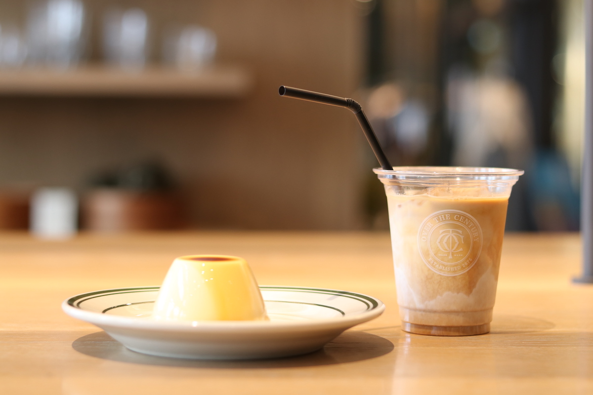 プリン 378円、カフェラテ 594円
