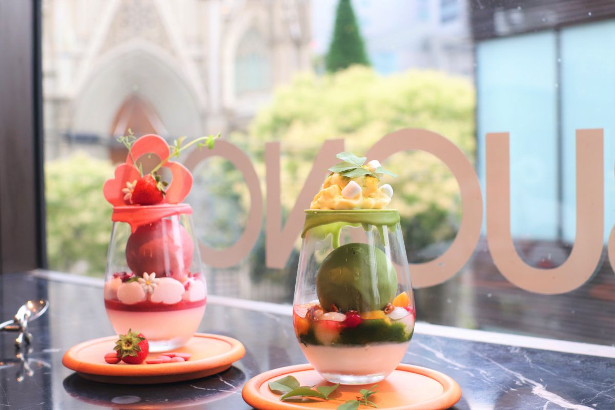 左から「ルビーショコラといちごのパフェ」1200円、「抹茶ときなこのパフェ」1300円　※消費税込・別途サービス料12％