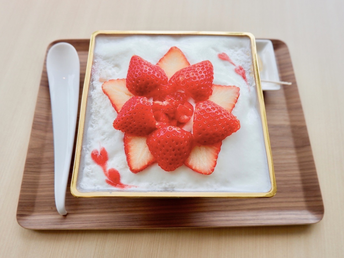 まるでケーキ!サクサクパイの食感も楽しい絶品いちごのかき氷
