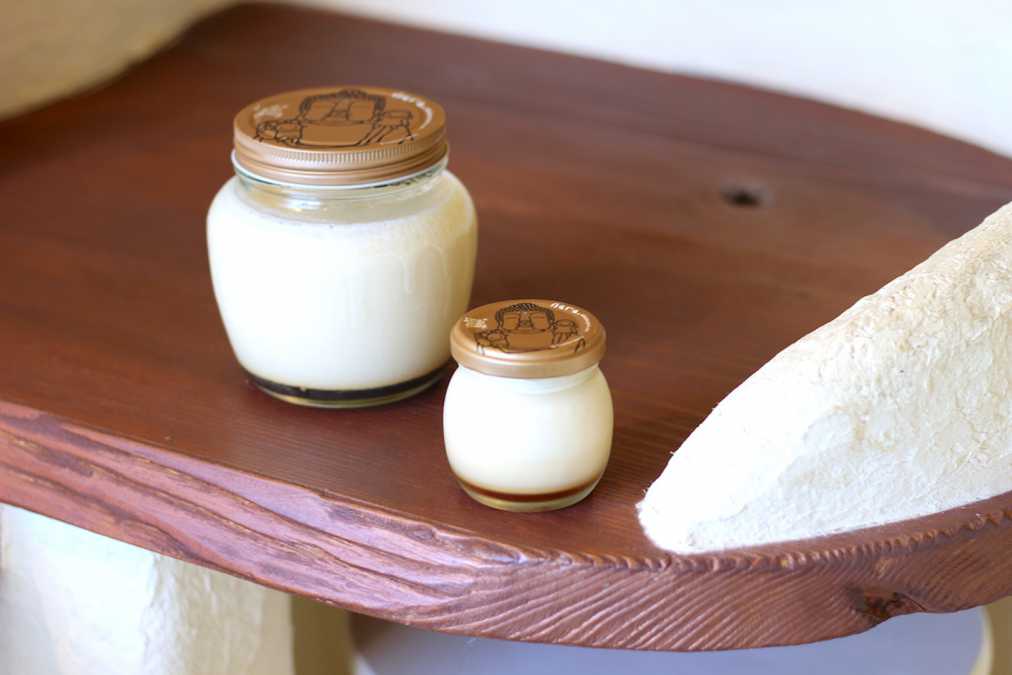 まほろば大仏プリン（大）864円、まほろば大仏プリン（小）378円