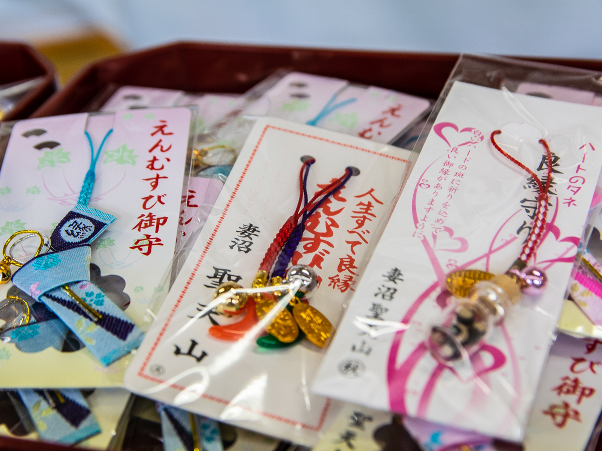 さまざまなえんむすびのお守り