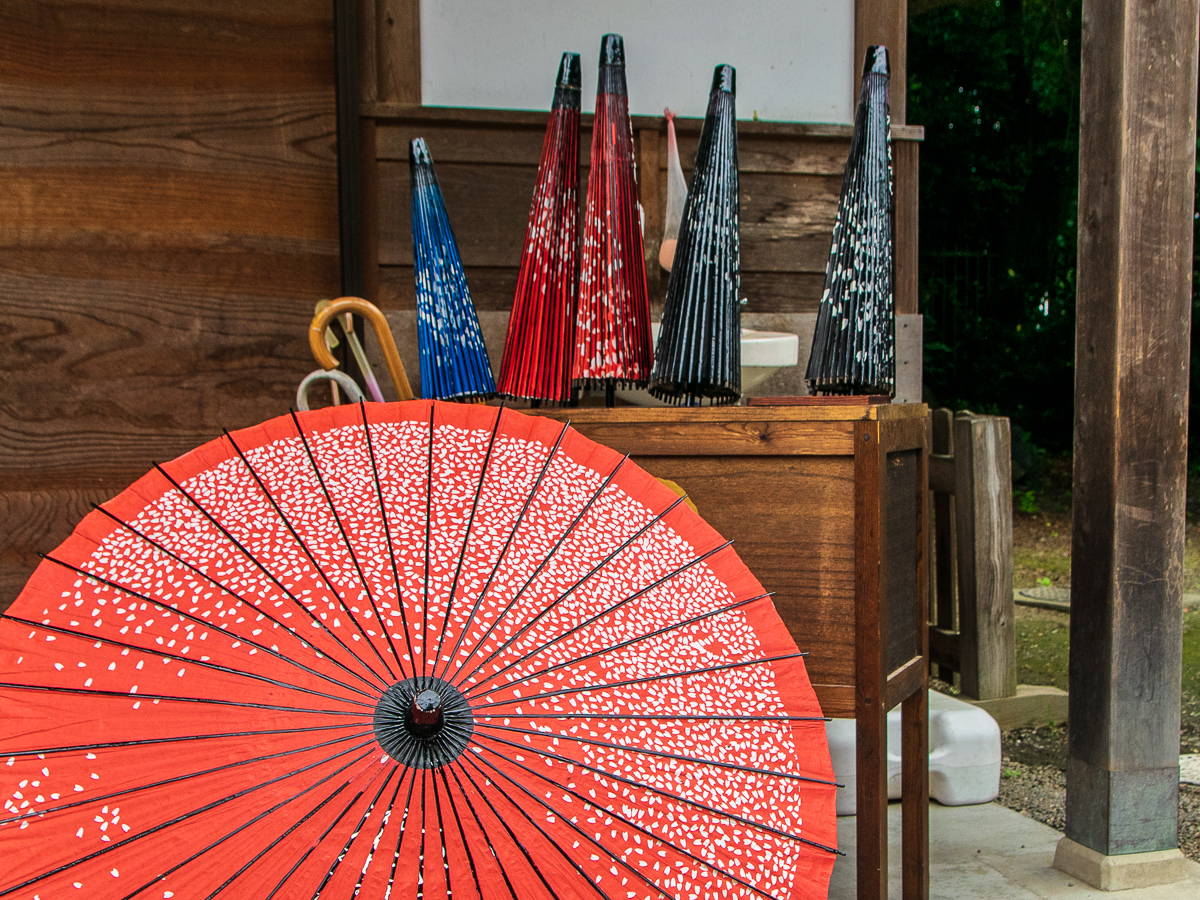 縁結び通りでは日傘用のあいあい傘が無料で貸し出されています