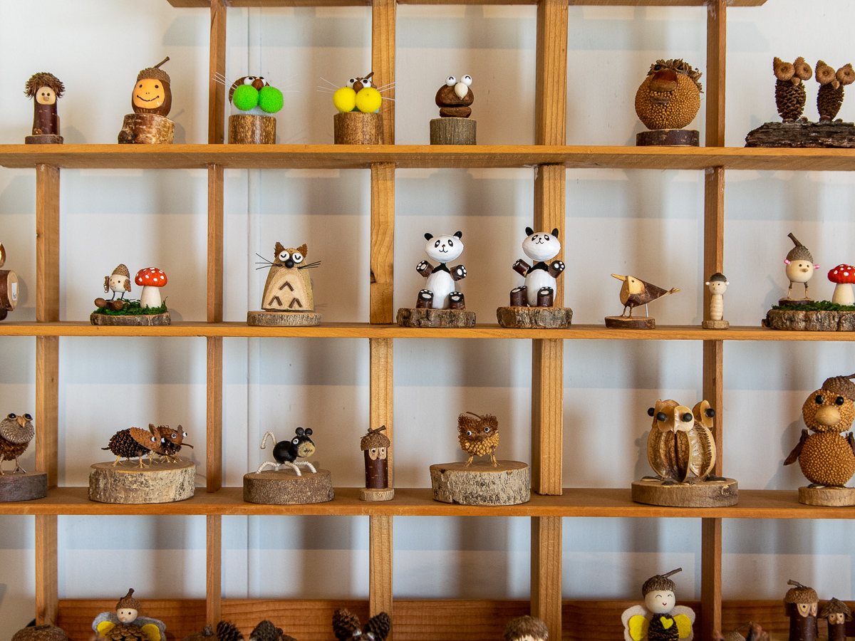 2階のギャラリーの小部屋では期間替りで展示販売も