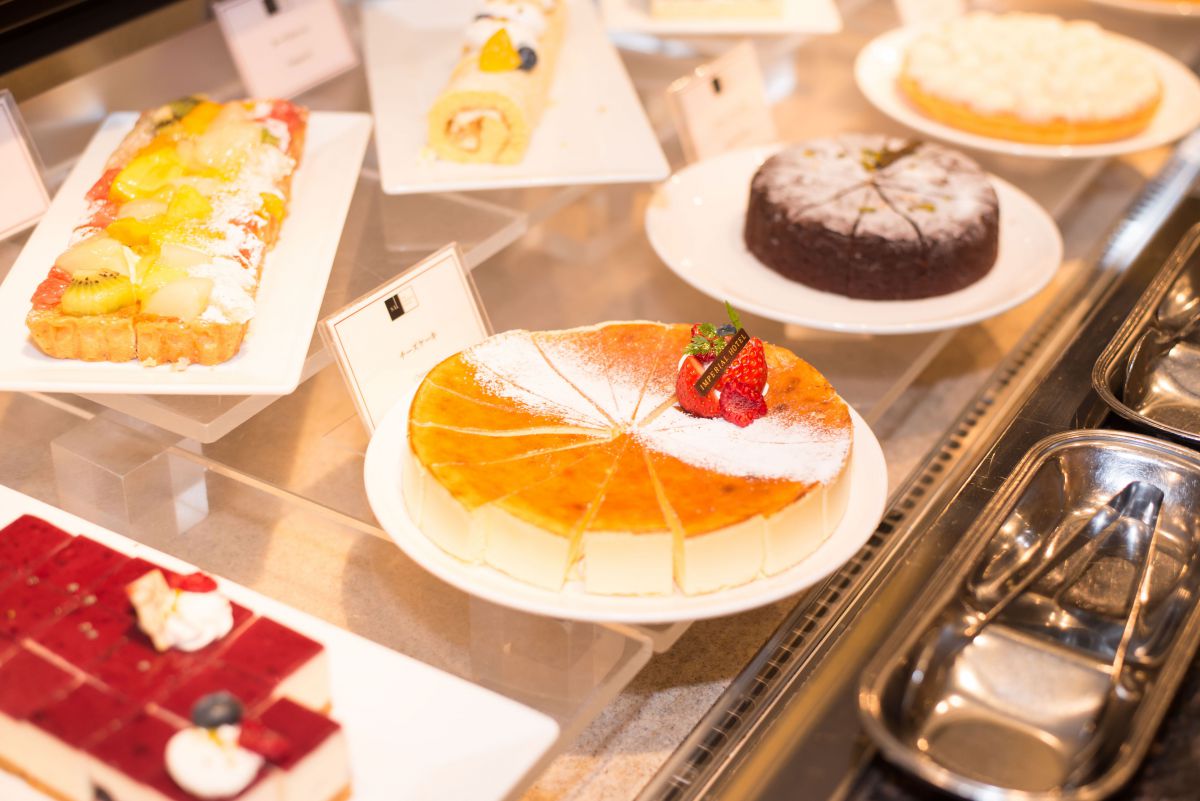 デザートの種類も豊富。13種類ほどのケーキやゼリーなどに加え、10種類のジェラートが用意されています