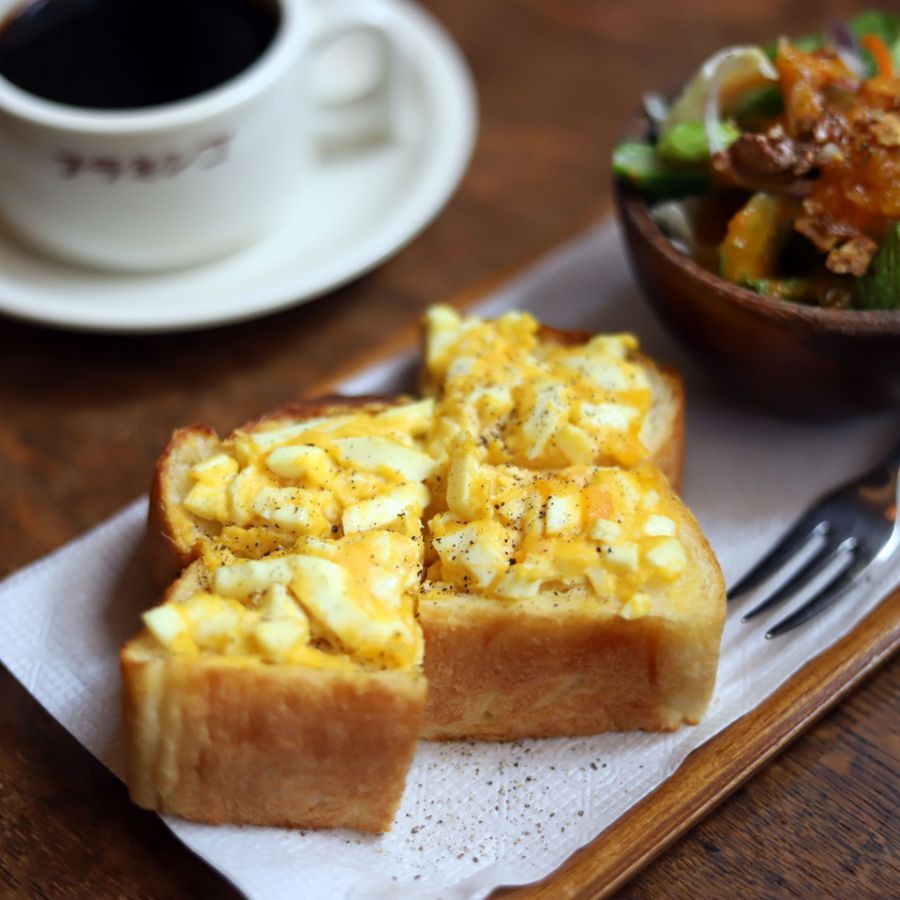 ポロポロたまごトーストモーニング　600円（ドリンク付）