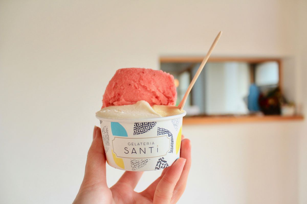 いちご（上段）、ローズマリーハニー（下段左）、レモンカード（下段右）のトリプル・カップ（600円）