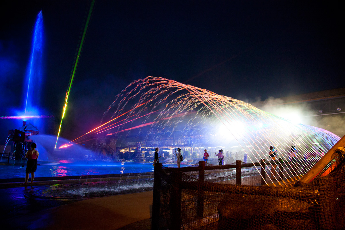 月光レインボー噴水（韓国）／噴水アーチウェイ【撮影・土佐麻理子】