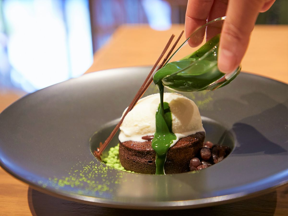 バニラビーンズ フォンダンショコラ＜鎌倉限定＞ 単品972円、ドリンクセット1296円 