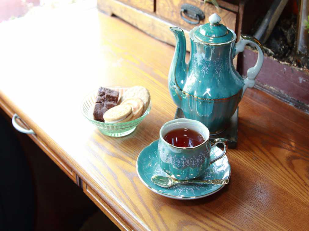 クッキー盛り合わせ 320円　果物の紅茶 680円