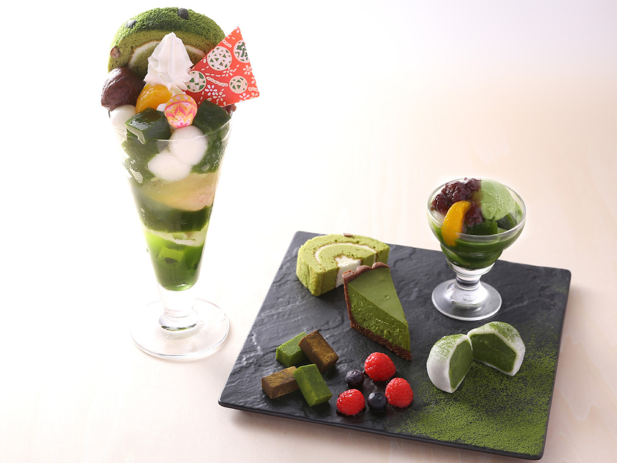 左：祇園パフェ 1480円　右：スイーツプレート1680円