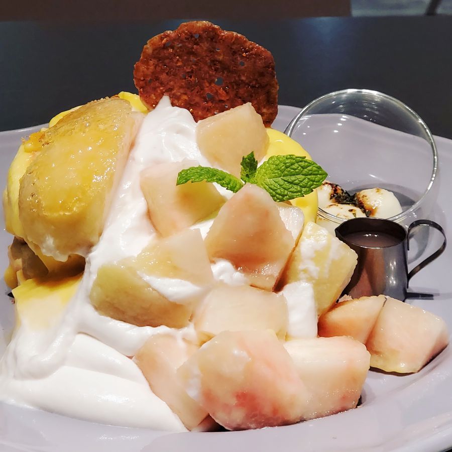 水蜜桃のパンケーキ　1550円（税込）※期間限定2019年7月24日～8月20日まで