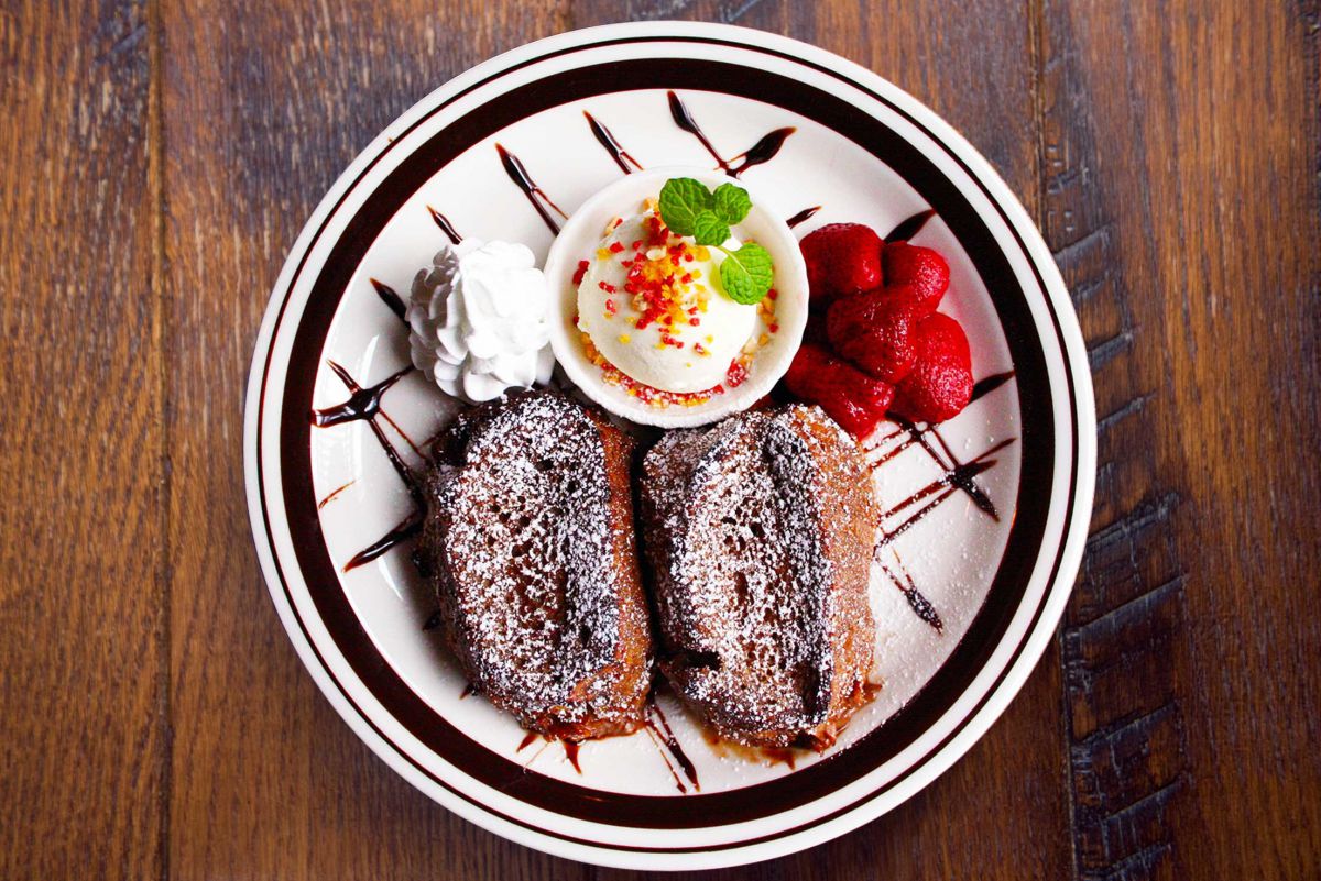 「神楽坂フレンチトースト（チョコレート）」税抜1100円／カフェ＆バー シマダカフェ神楽坂