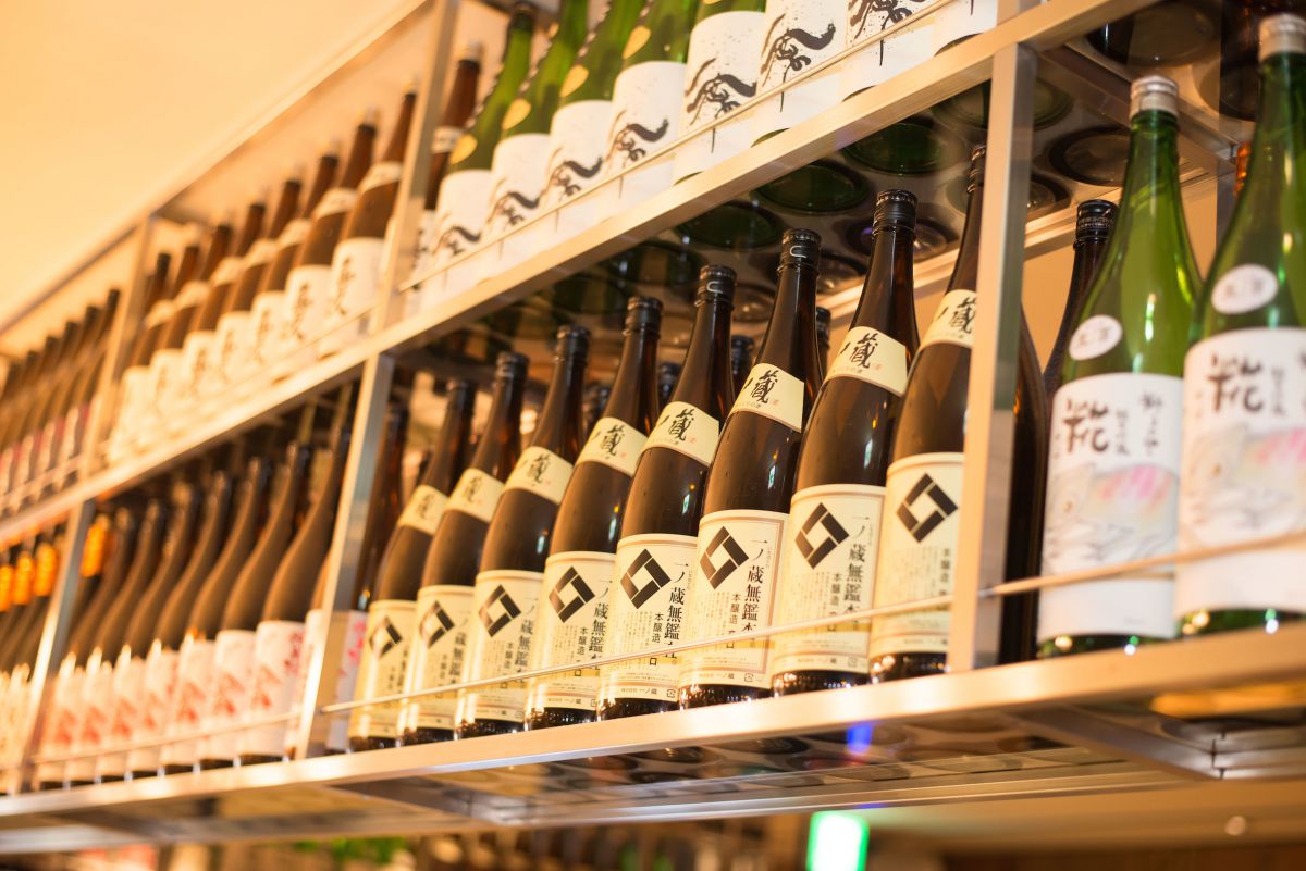 ディナータイムは、通常のレストラン営業に切り替わります。日本酒やワインの種類も豊富