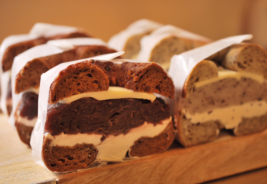 珈琲とあんバターサンドと紫蘇あんバターサンド