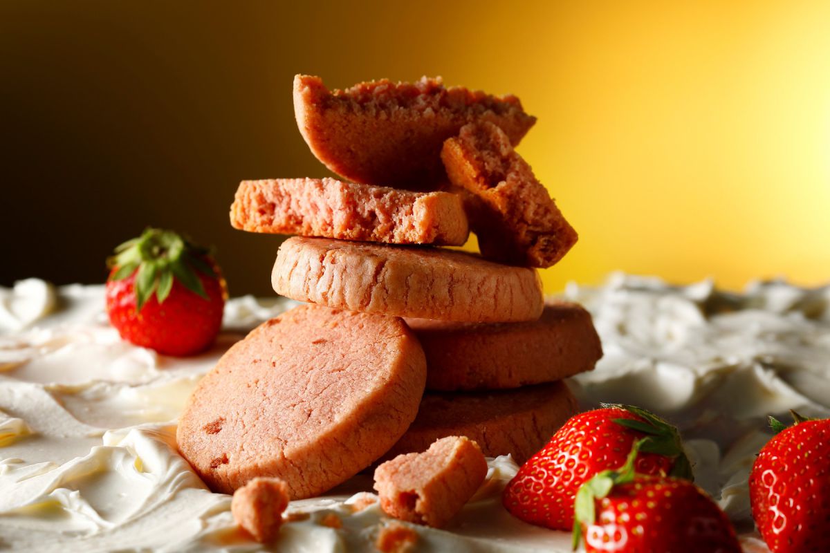 「いちごポルボローネ」6個入：税込1296円　10個入：税込2160円　16個入：税込3240円／「Berry UP！」