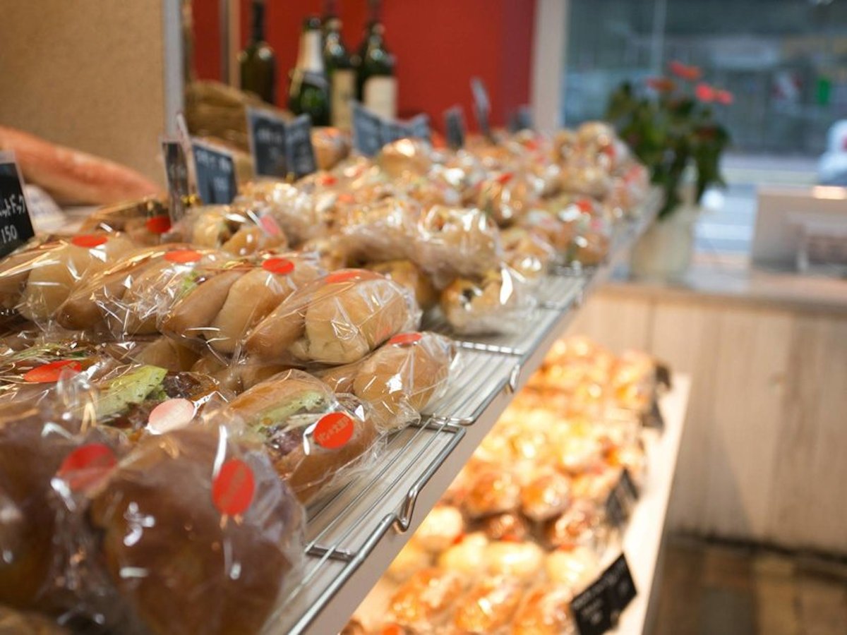 約30種類で汁なし担々麺の味も!? 広島の人気コッペパン専門店