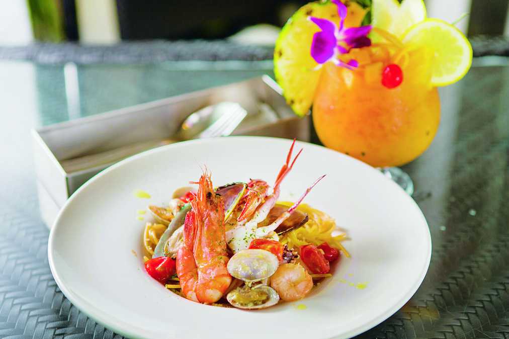 今週のパスタ・ランチ1320円（写真は魚介の旨みたっぷり！フレッシュトマトのペスカトーレ）