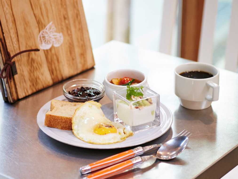 モーニングプレート（ドリンク付き）960円