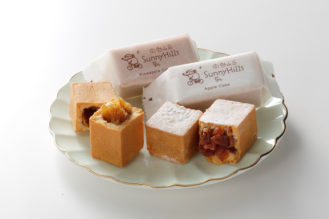 パイナップルケーキ(左)、りんごケーキ(右)　各5個入 1501円